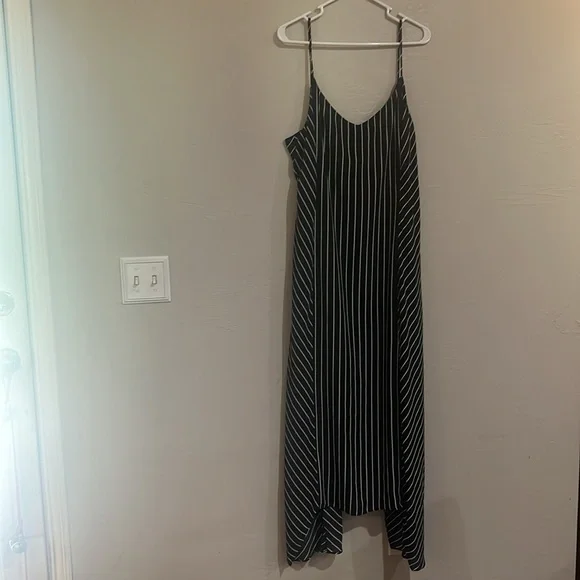 BANANA REPUBLIC STRIPED SLIP DRESS ………422 - Picture 3 of 13
